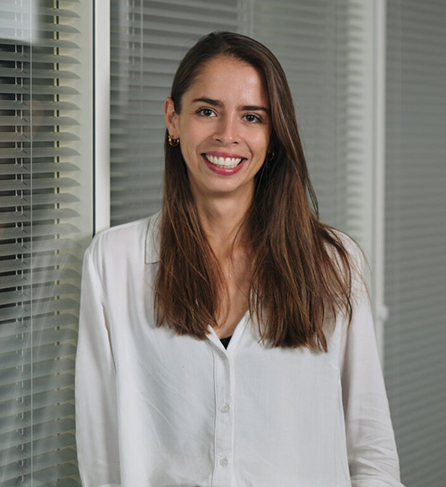 Photo de portrait de l'avocate Agathe Lemoine.